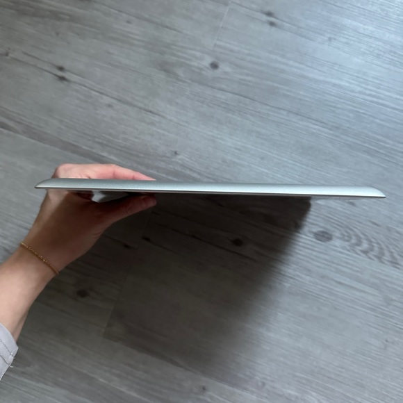 iPad - Picture 6 of 6